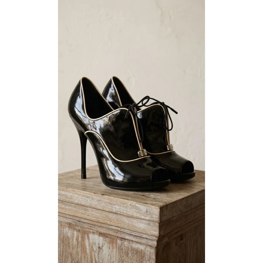 Gucci Heels, Leather, Deep black with cream/gold piping, Size 9.5 B, Preloved